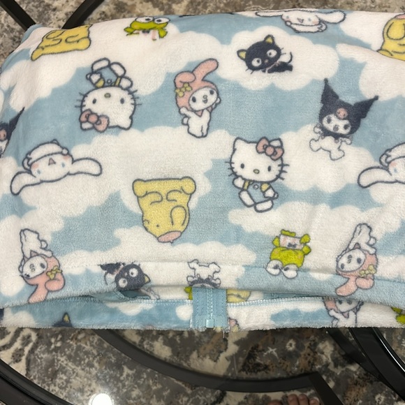 Hello kitty sanrio new without tag fleece jacket size medium - Picture 4 of 4